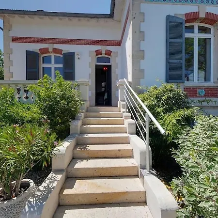 4* Vue Piscine Villa