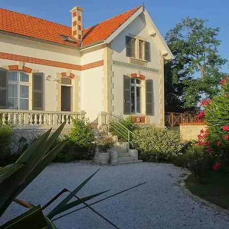 4* Vue Piscine Villa *