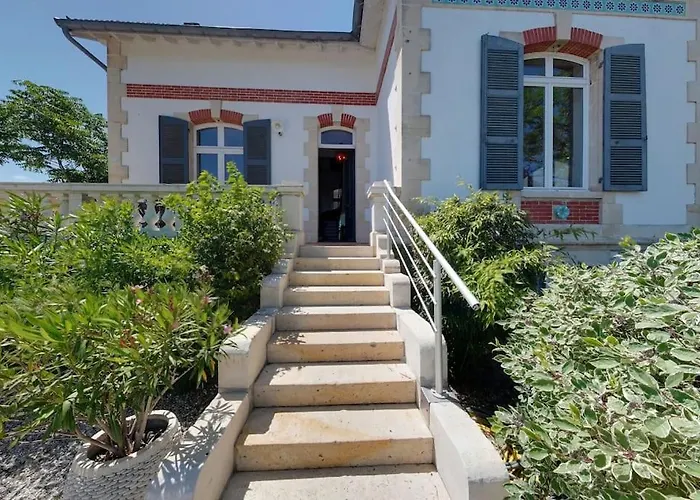 4* Vue Piscine 别墅