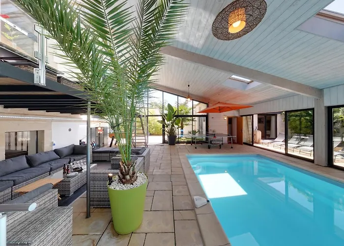 4* Vue Piscine 别墅 *