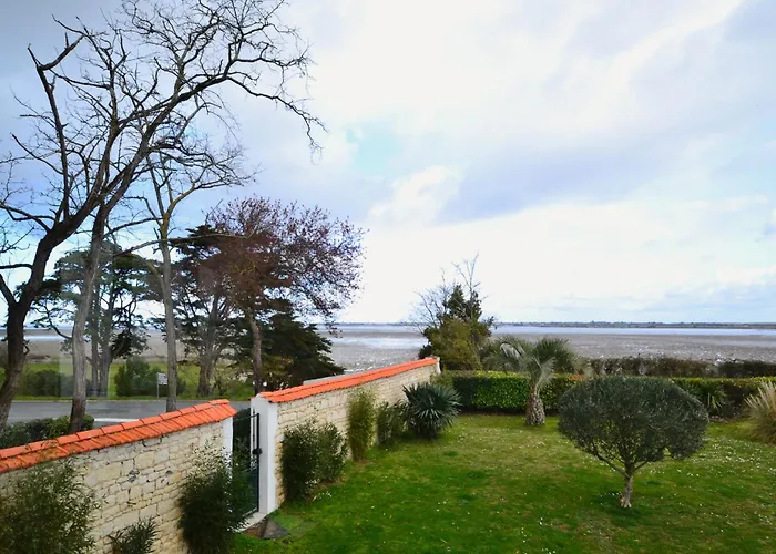 4* Vue Piscine 别墅 *