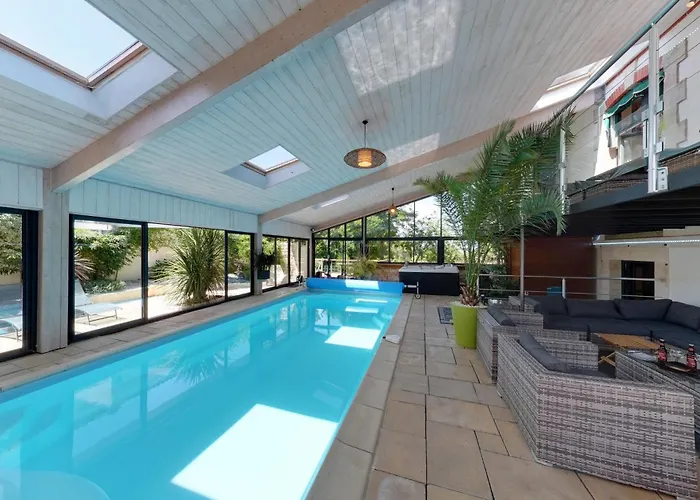 4* Vue Piscine 别墅 *