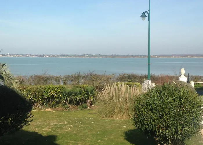 4* Vue Piscine 别墅 *