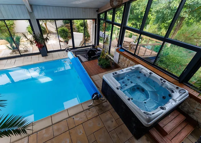 4* Vue Piscine * 帕克斯港